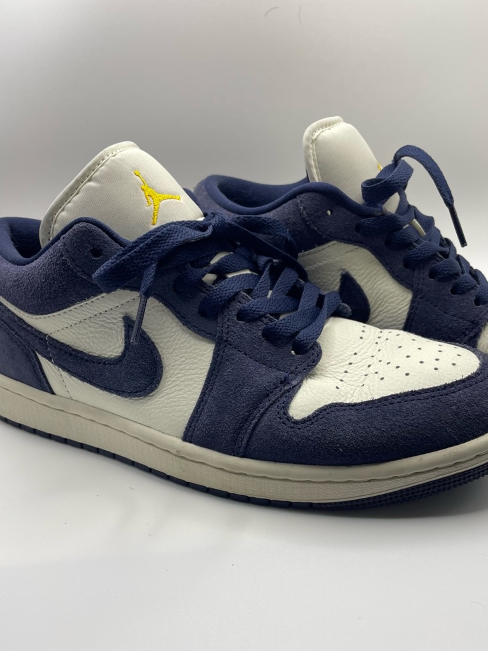 Nike Navy & White Low-Top Sneakers with Yellow Logo